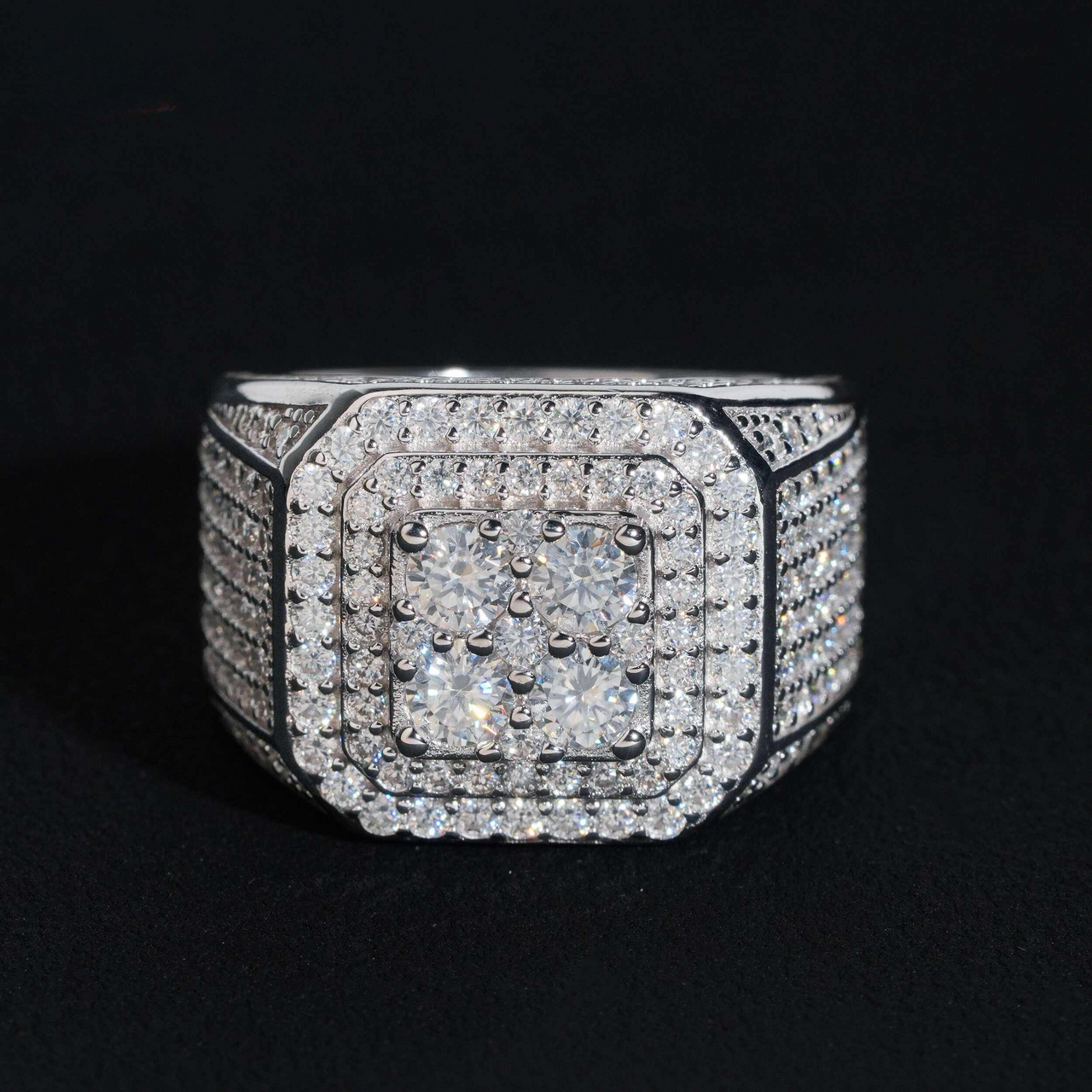Anillo de diamante de laboratorio pavé en racimo con doble borde cuadrado – Oro de 14k