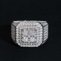 Anillo de diamante de laboratorio pavé en racimo con doble borde cuadrado – Oro de 14k