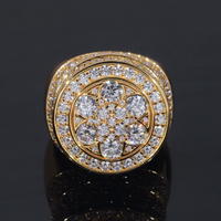 Anillo de oro de 14k con cúpula concéntrica floral y pavé de diamantes de laboratorio