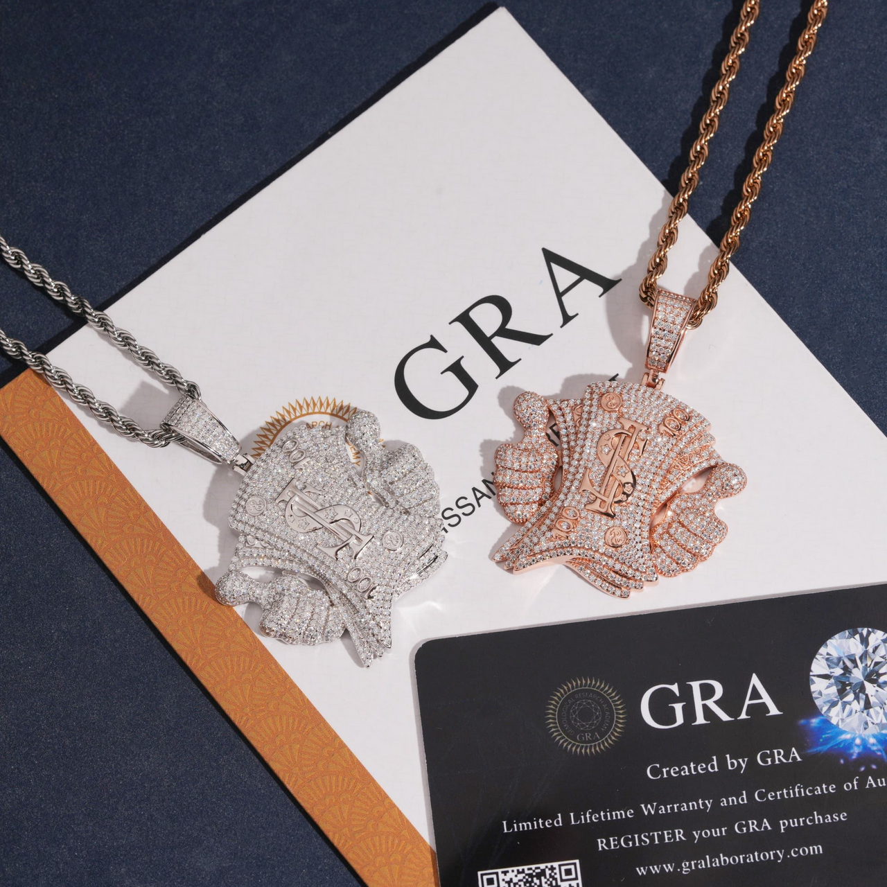 Colgante Abanico de Dinero con Diamantes de Laboratorio – Oro de 14k