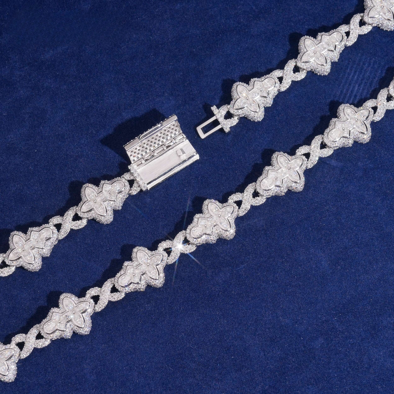 Collar Cruzado Infinito con Diamantes de Laboratorio – Oro de 14k