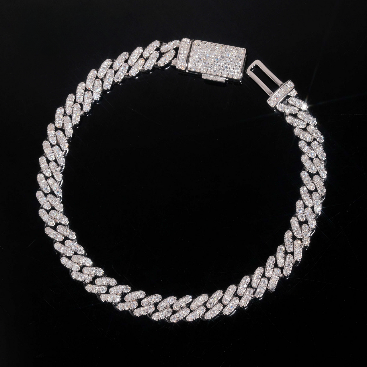 Pulsera con eslabones cubanos engastados a mano de 6 mm con diamantes de laboratorio – Oro de 14k