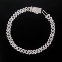 Pulsera con eslabones cubanos engastados a mano de 6 mm con diamantes de laboratorio – Oro de 14k