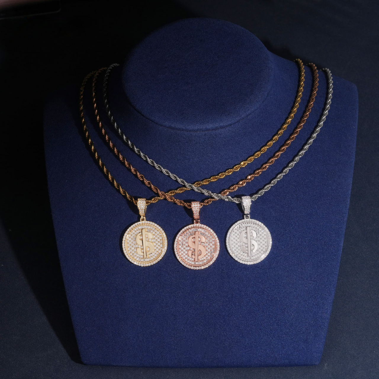 Dije de moneda con signo de dólar con diamantes de laboratorio – Oro de 14k