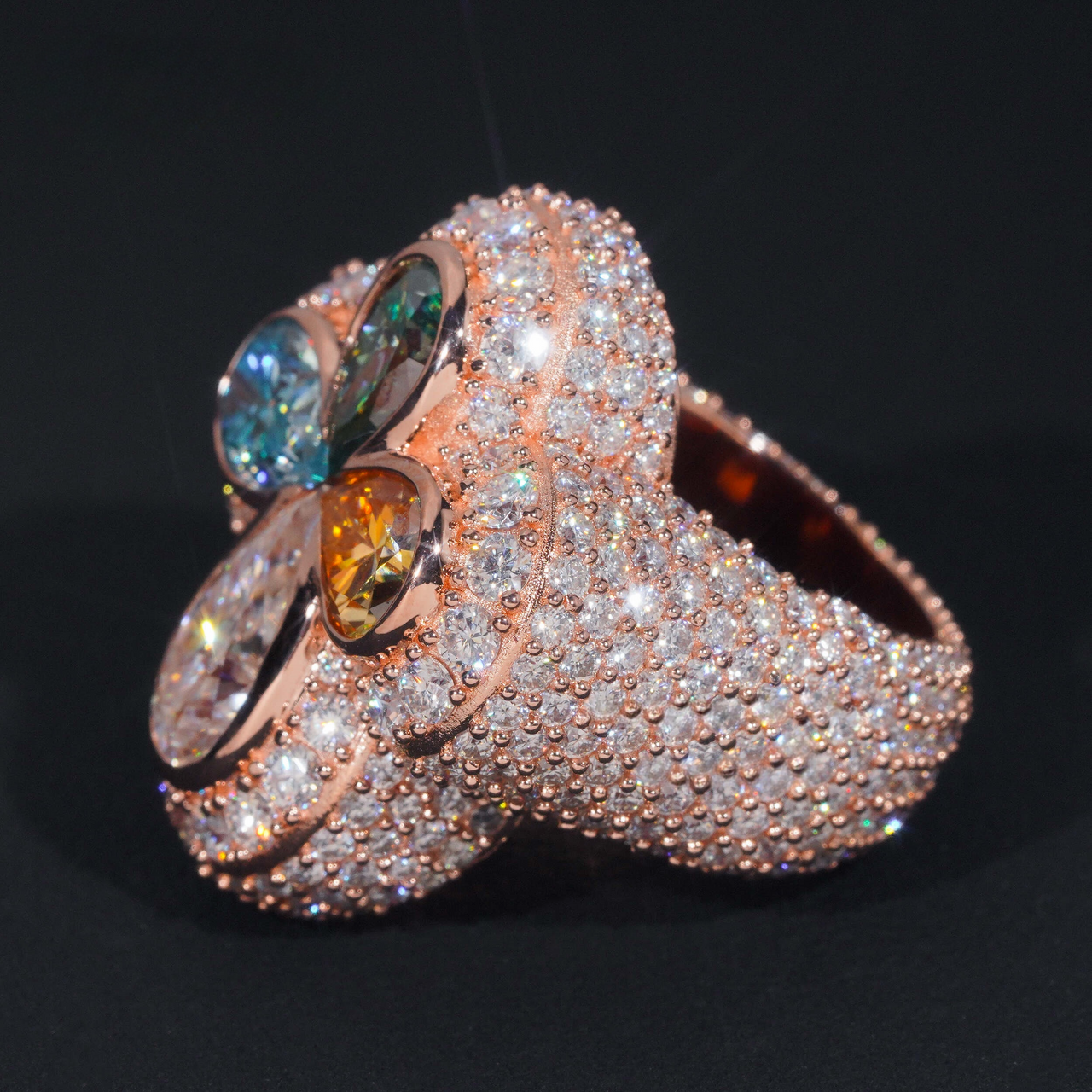 Anillo de diamantes de laboratorio trébol de cuatro hojas multicolor – Oro de 14k