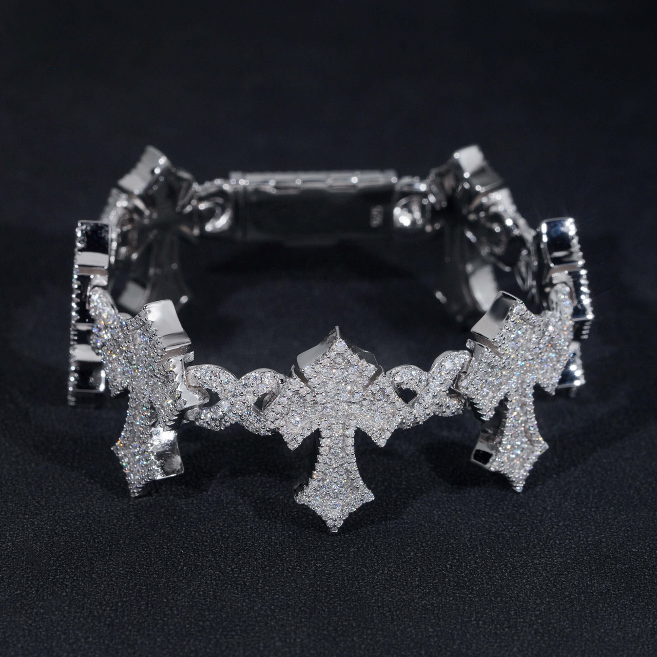 Pulsera de oro de 14k con diamante Infinity Cross cultivado en laboratorio