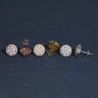 Pendientes de tuerca con racimo de pavé en círculo y diamantes cultivados – Oro de 14k