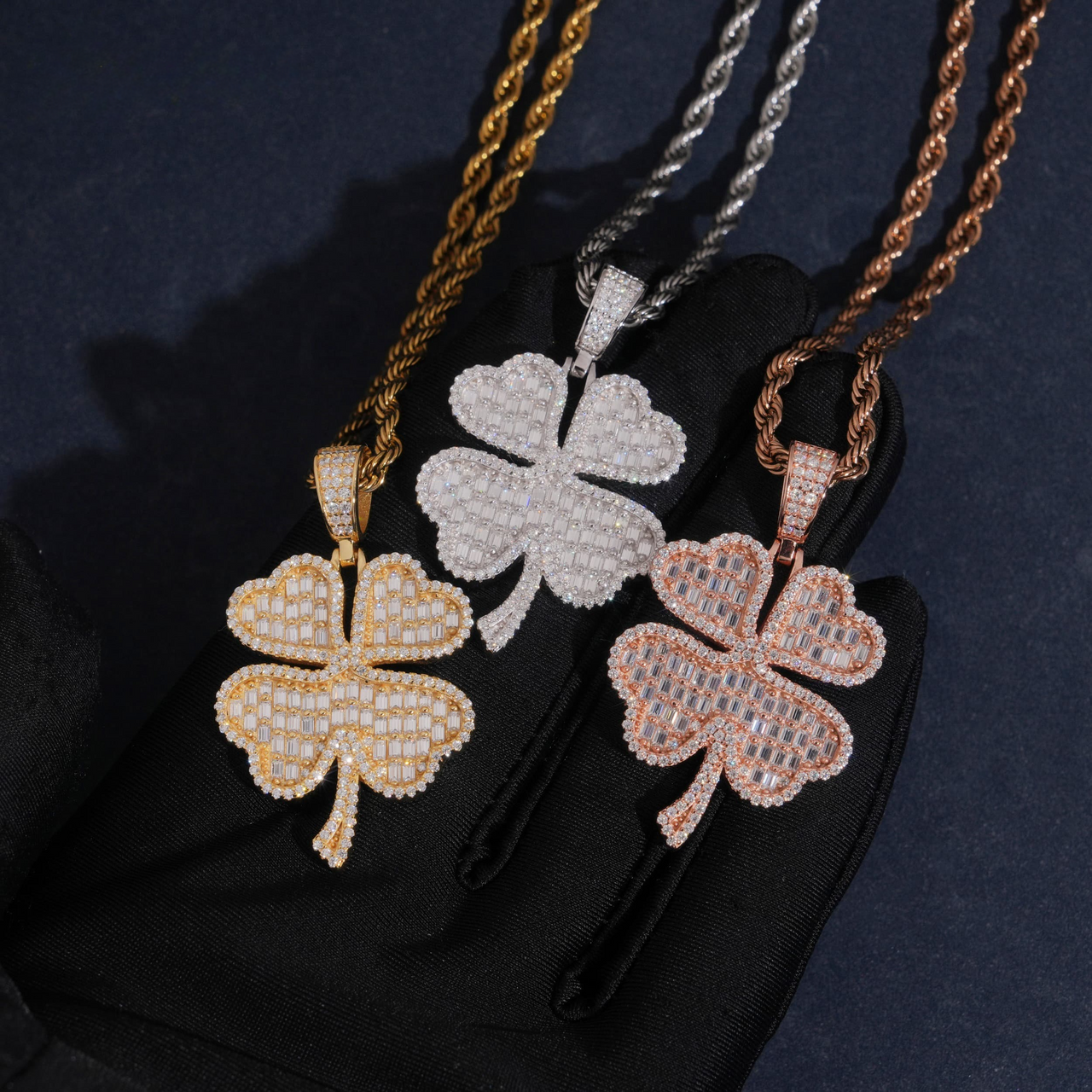 Colgante de Trébol de Cuatro Hojas con Diamante de Laboratorio – Oro de 14k
