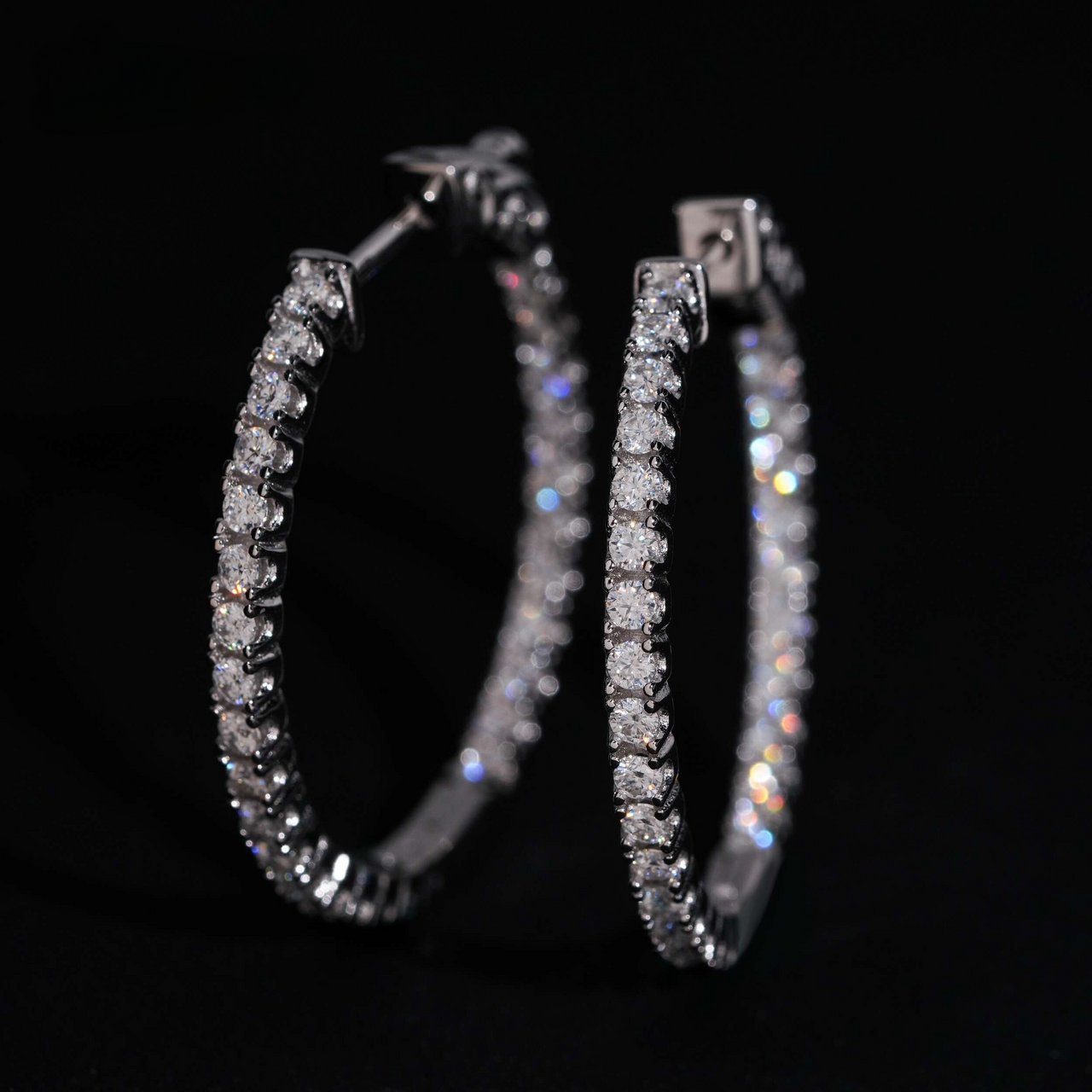 Pendientes de aro tipo Pavé de 2 mm con diamantes de laboratorio – Oro de 14k