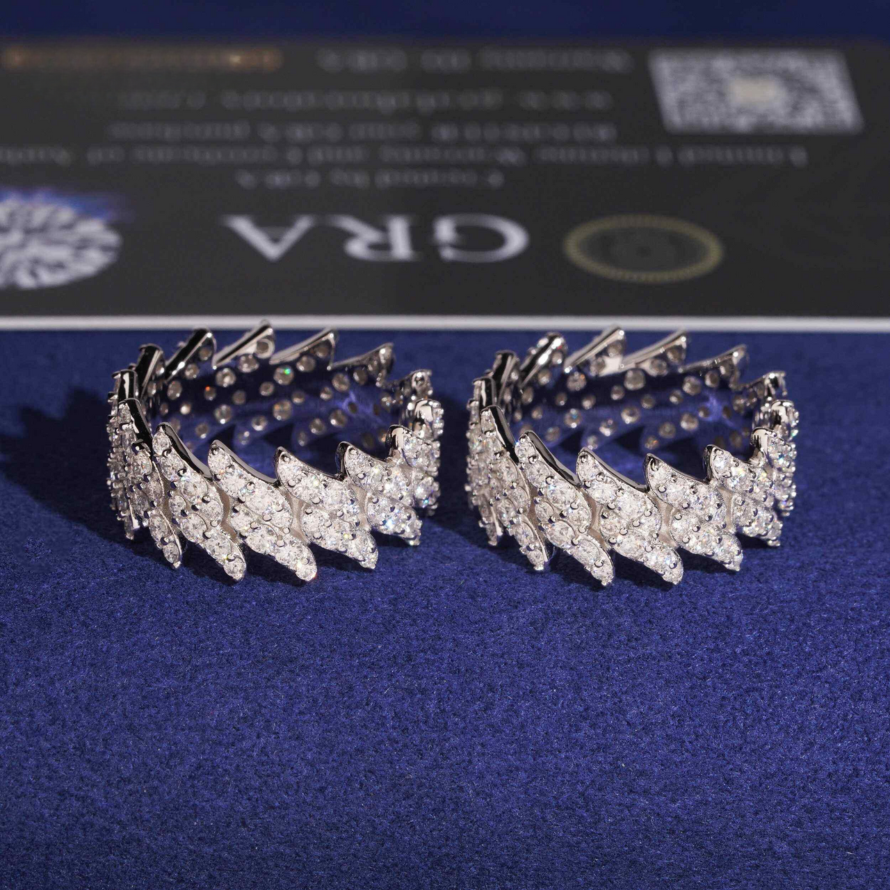 Anillo con Pavé de Diamantes de Laboratorio, Diseño Alas Superpuestas – Oro de 14k