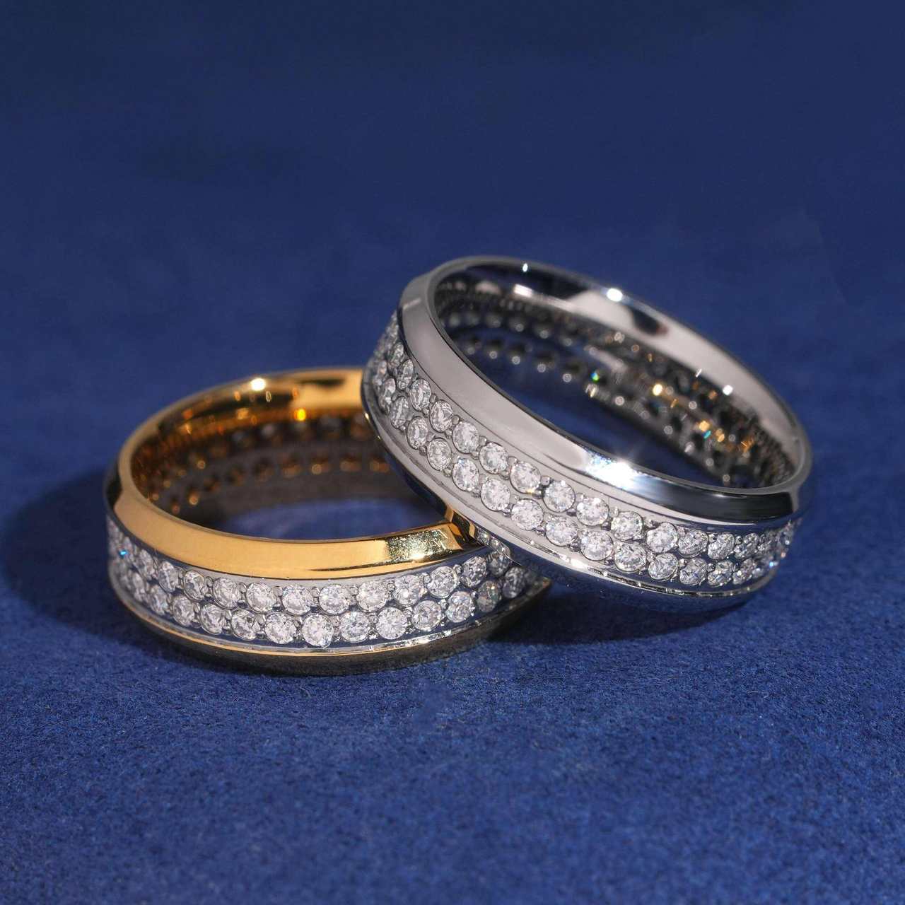 Anillo de oro de 14k con diamantes de laboratorio pavé multi-hilera tipo eternidad
