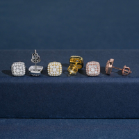 Pendientes de botón cuadrados con diamantes de laboratorio en oro de 14k