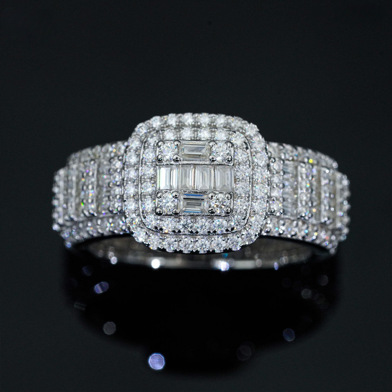 Anillo de oro de 14k con diamantes de laboratorio talla baguette y pavé cuadrados