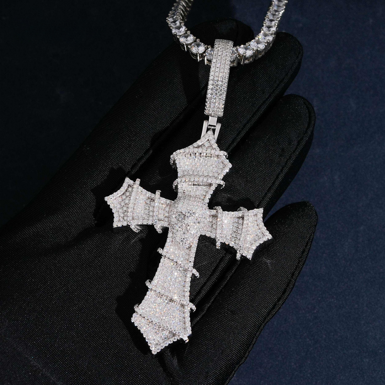 Dije Calavera con Cruz Diamante de Laboratorio – Oro de 14k