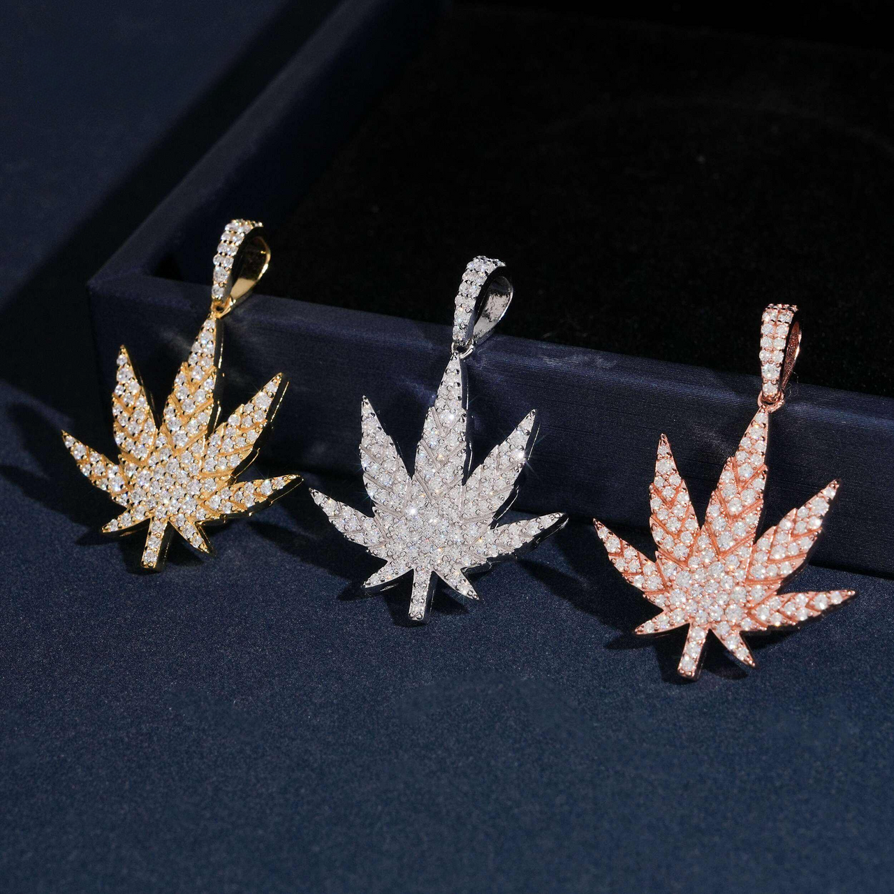 Colgante Hoja de Marihuana Diamante de Laboratorio – Oro de 14k
