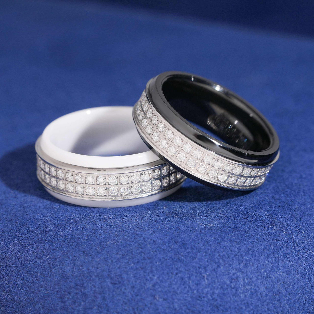 Anillo de eternidad de doble pavé de cerámica con diamantes de laboratorio