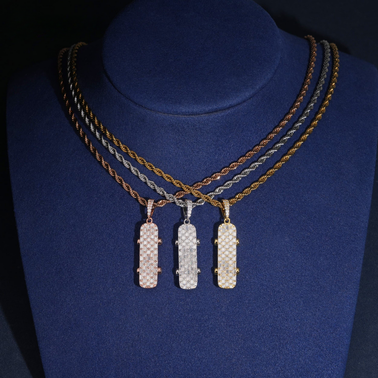 Colgante de patineta con diamante de laboratorio – Oro de 14k