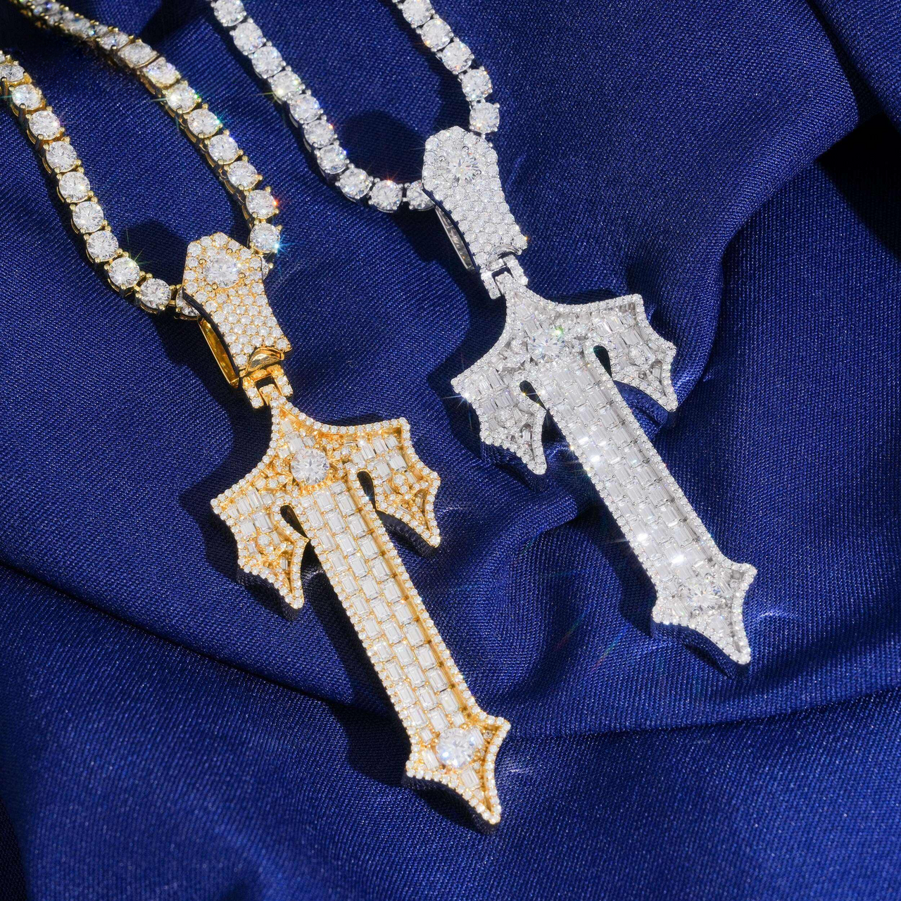Colgante del logotipo de Trapstar con diamantes de laboratorio – Oro de 14k