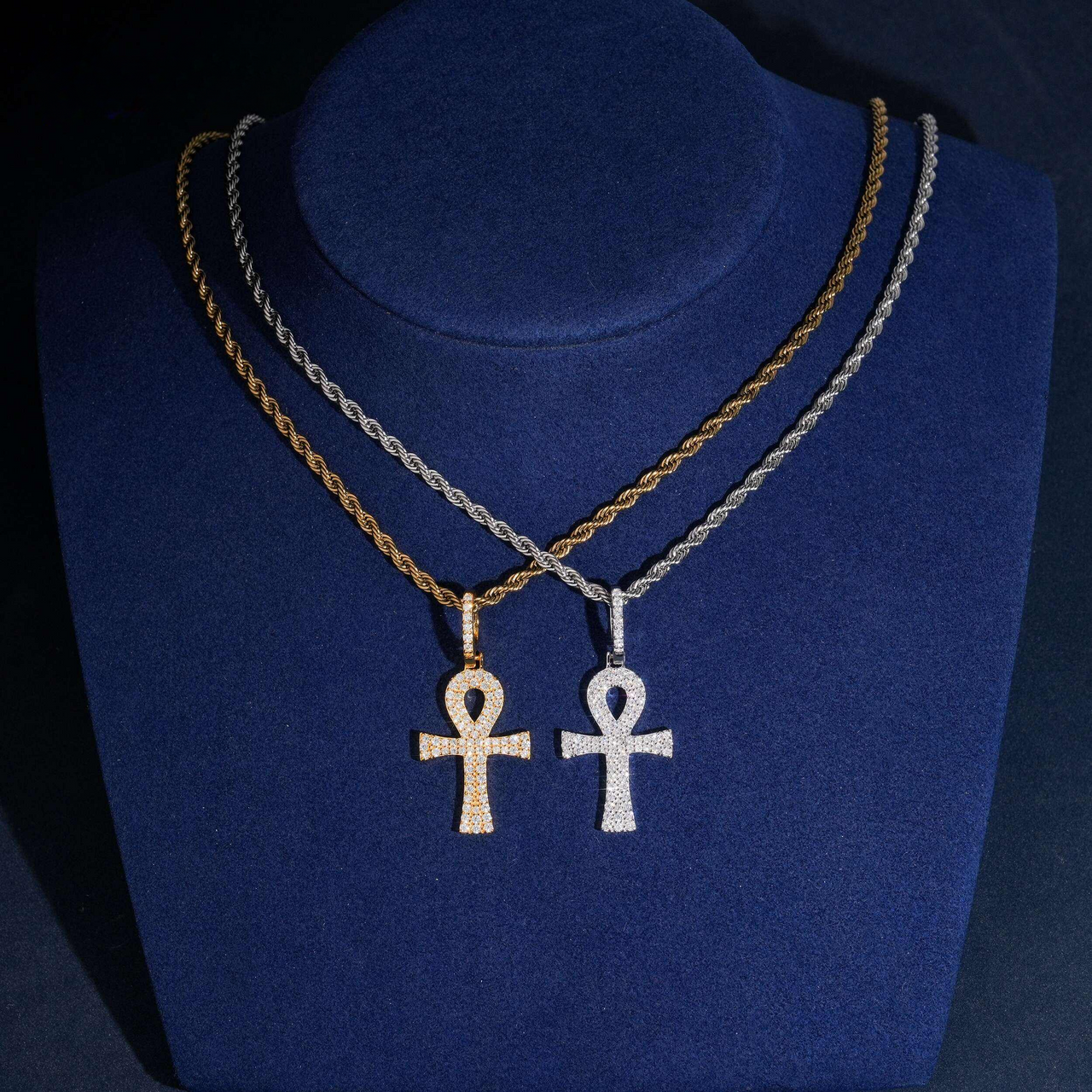 Colgante Ankh con diamantes creados en laboratorio – Oro de 14k