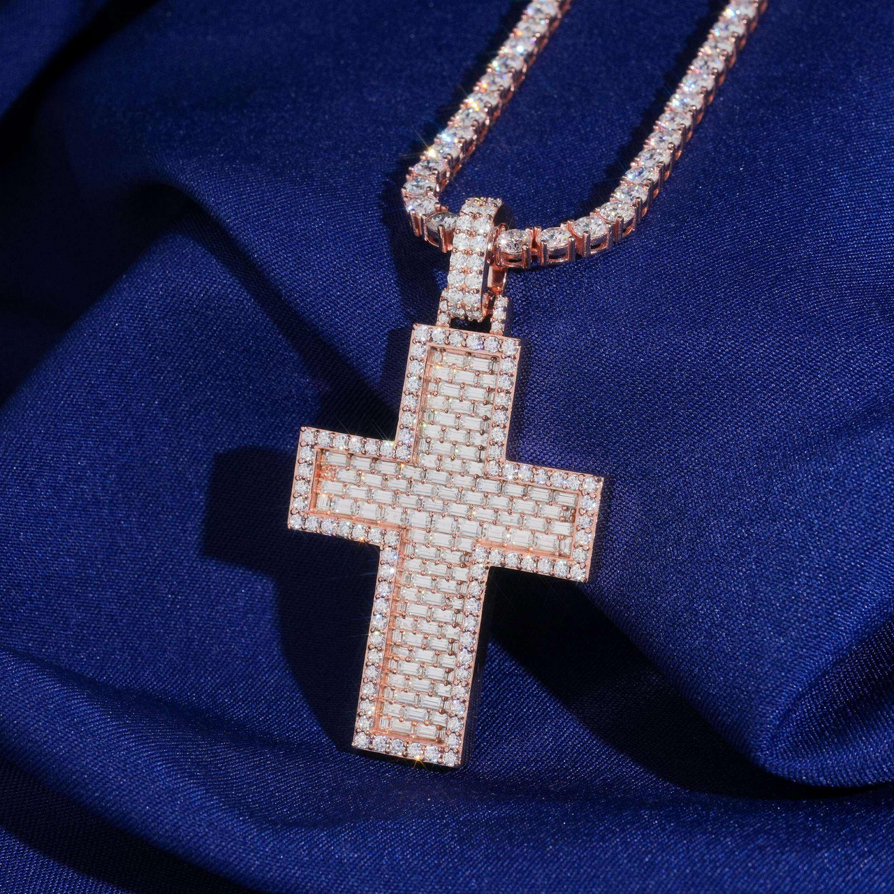 Colgante Cruz de Baguette con Diamante de Laboratorio – Oro de 14k