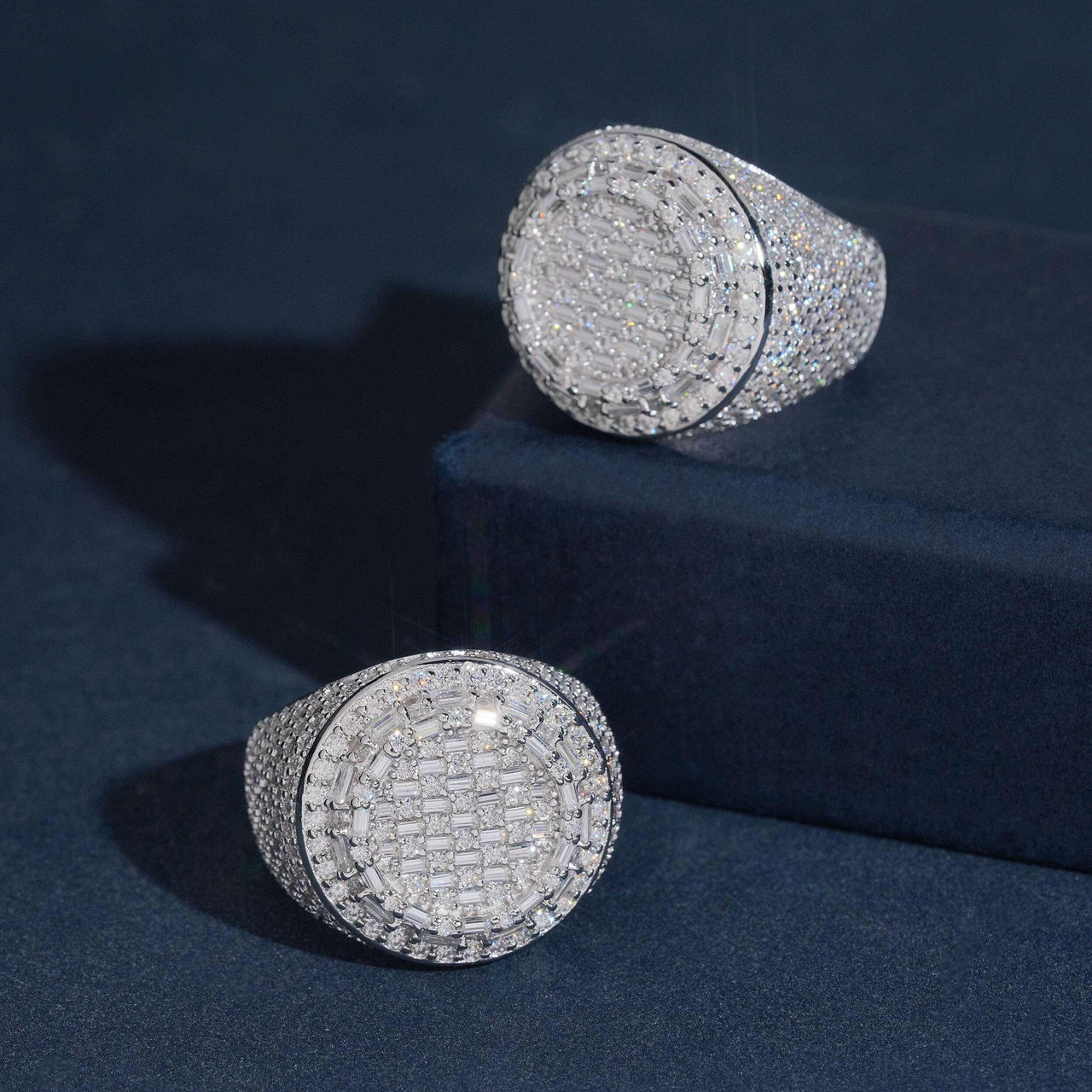 Anillo con pavé de diamante de laboratorio en forma de círculo y baguette – Oro de 14k