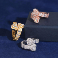 Anillo de oro de 14k con diseño de diamante de laboratorio baguette, con doble corazón y lazo