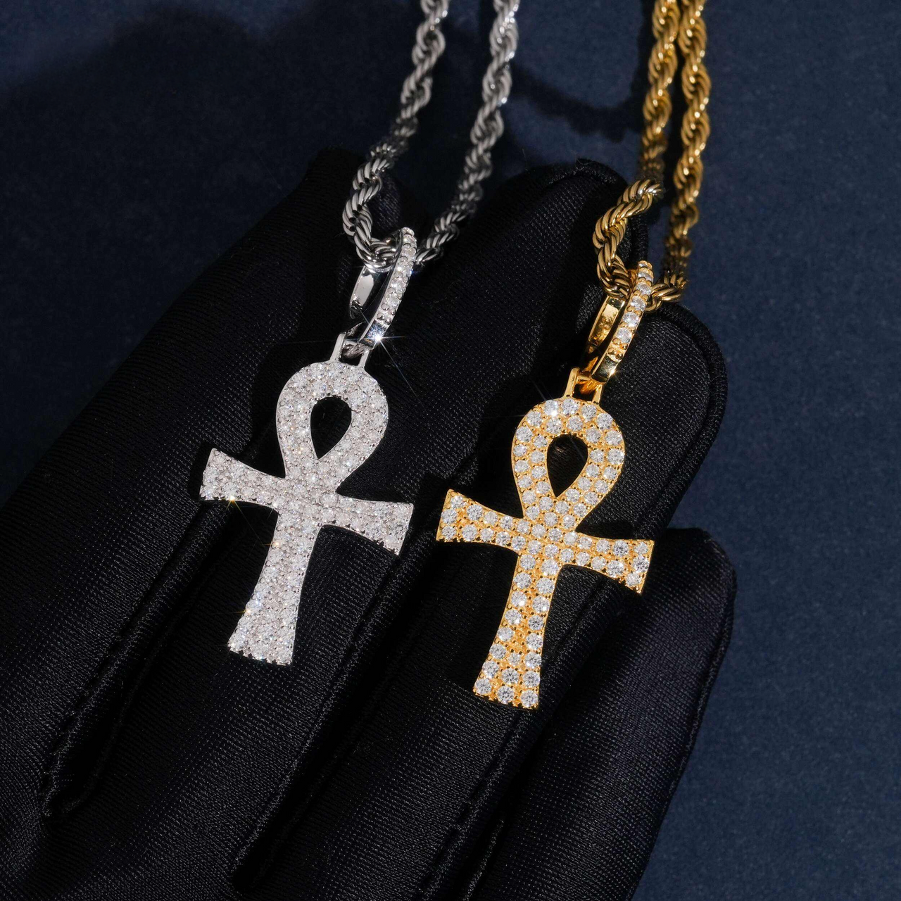 Colgante Ankh con diamantes creados en laboratorio – Oro de 14k