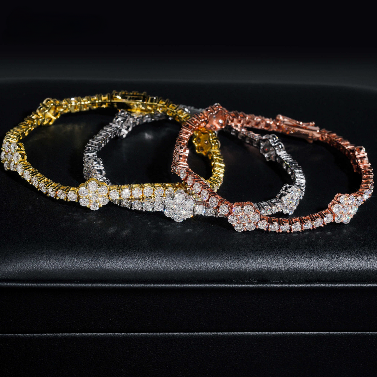 Pulsera de tenis con diamantes de laboratorio en forma de flor para mujer - Oro de 14k