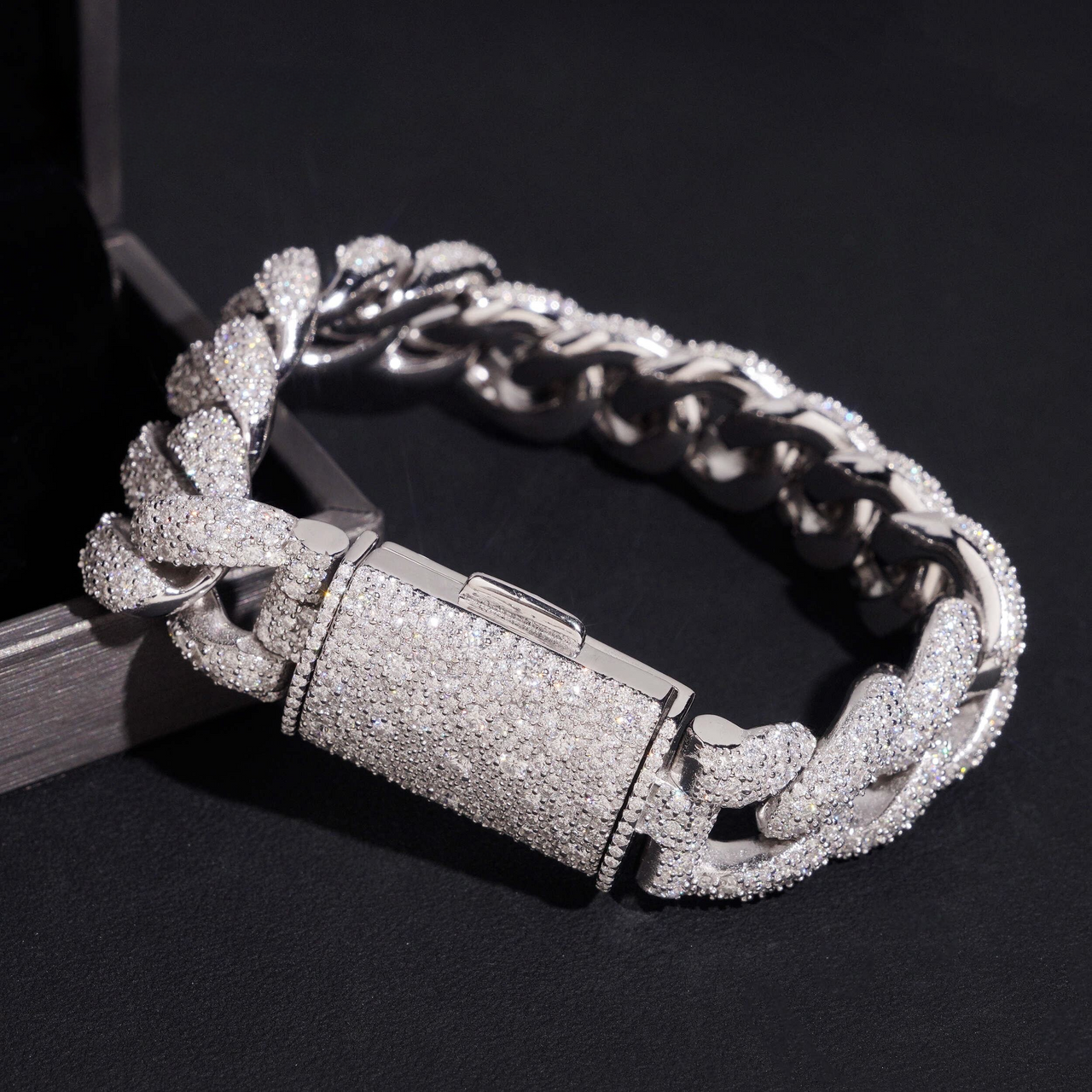 Pulsera de eslabones cubanos de 18 mm con incrustaciones de mosaico y diamantes de laboratorio – Oro de 14k