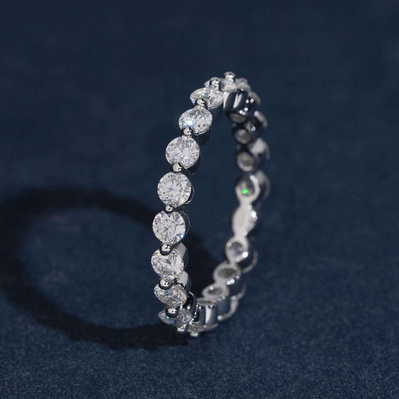 Anillo de diamante de laboratorio redondo – Oro de 14k