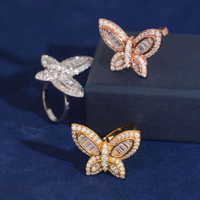 Anillo con diamantes de laboratorio tipo pavé y baguette de mariposa – Oro de 14k