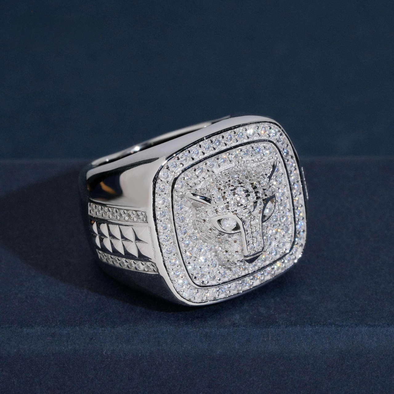 Anillo con cabeza de leopardo con diamante de laboratorio cuadrado – Oro de 14k