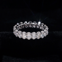Anillo de oro de 14k con diamantes de laboratorio talla oval y pavé, estilo eternity