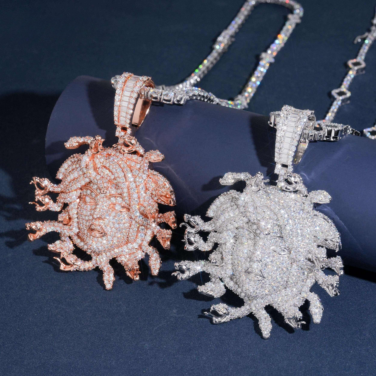 Colgante Medusa de Diamante de Laboratorio – Oro de 14k