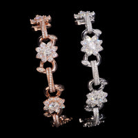 Pulsera con diseño de flores Infinito y diamante de laboratorio – Oro de 14k
