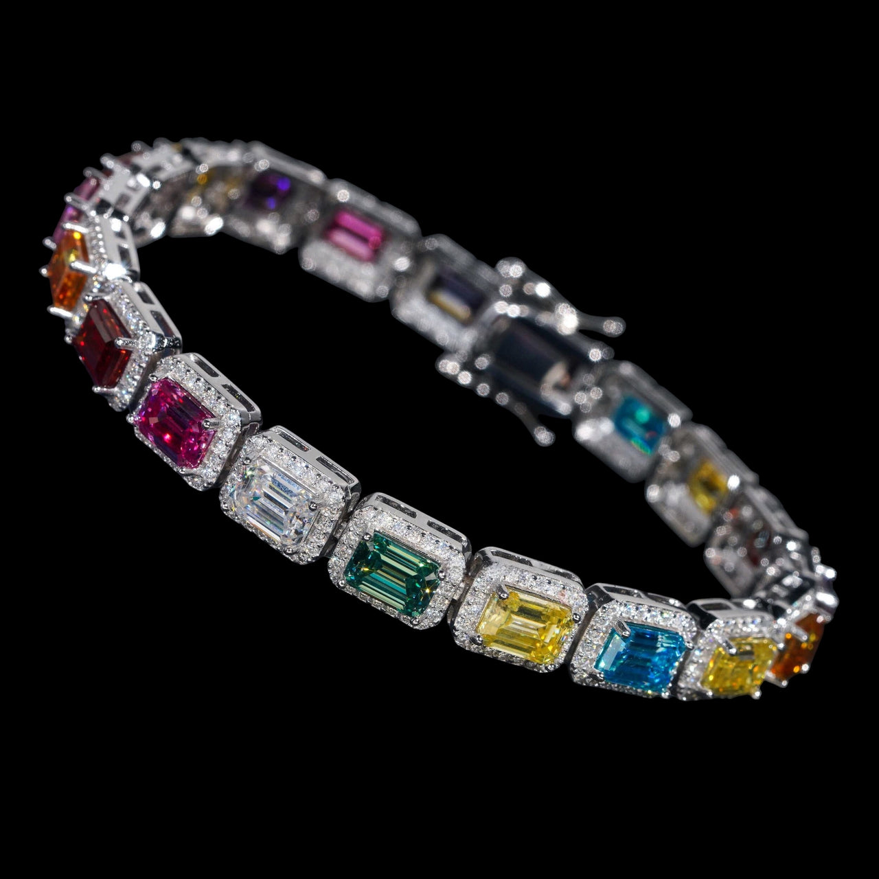 Pulsera de Tenis de Oro de 14k con Diamantes de Laboratorio, Corte Esmeralda y Halo Multicolor