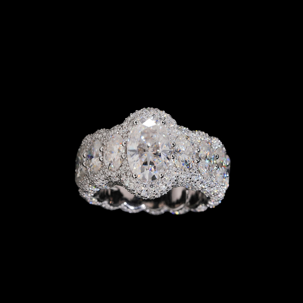 Anillo de diamante de laboratorio con halo festoneado ovalado – Oro de 14k