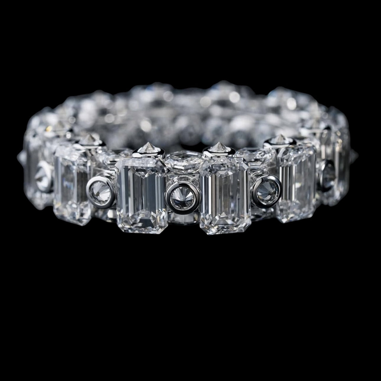 Anillo de oro de 14k con diamante de laboratorio y esmeralda hexagonal invertida