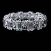 Anillo de oro de 14k con diamante de laboratorio y esmeralda hexagonal invertida