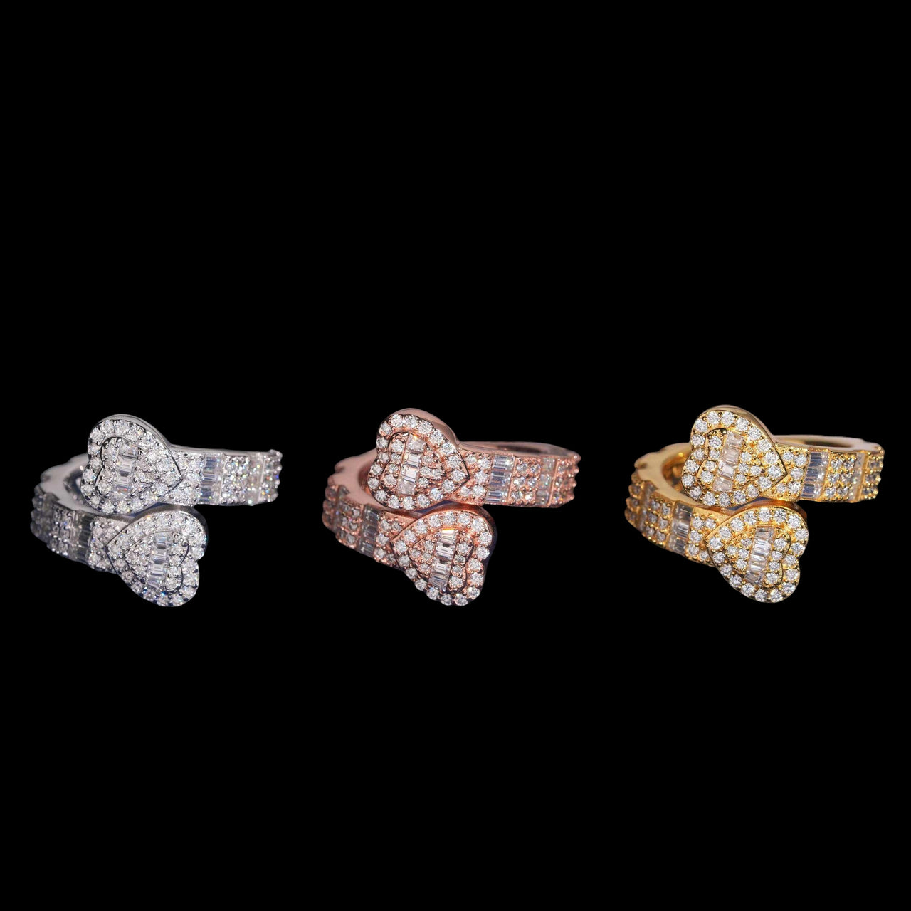 Anillo de oro de 14k con diseño de diamante de laboratorio baguette, con doble corazón y lazo