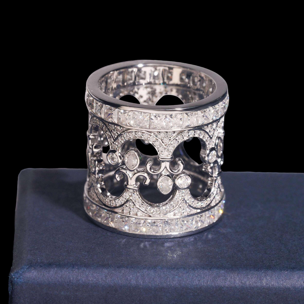 Anillo de diamantes de laboratorio pavé de corona – Oro de 14k
