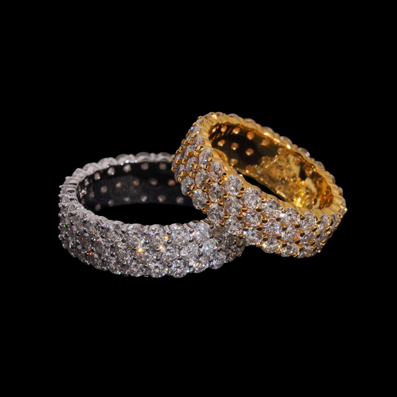Anillo de eternidad de diamante cultivado con tres hileras festoneadas engastadas en pavé – Oro de 14k