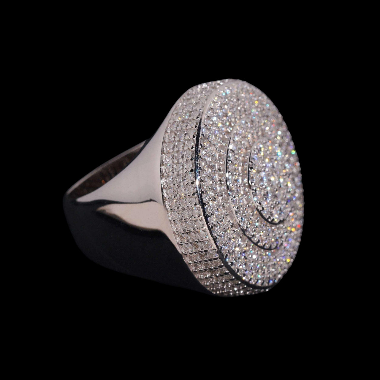 Anillo con cúpula de pavé de círculos concéntricos grandes con diamante de laboratorio – Oro de 14k