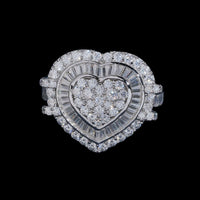 Anillo de Oro de 14k con Diamante de Laboratorio Halo y Baguettes Corazón