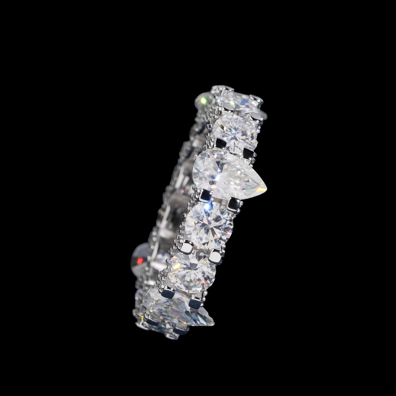 Pulsera de oro de 14k con diamantes de laboratorio talla pera y redonda - añadir a la sección de damas
