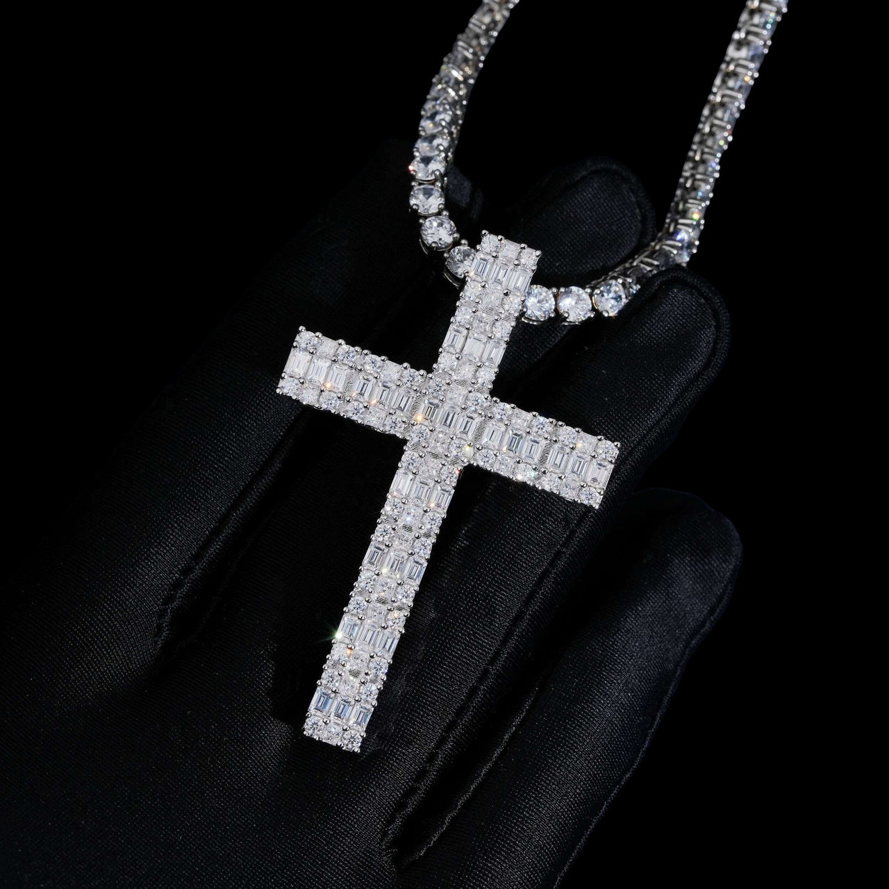 Colgante Cruz Baguette Sólido Diamante de Laboratorio – Oro de 14k