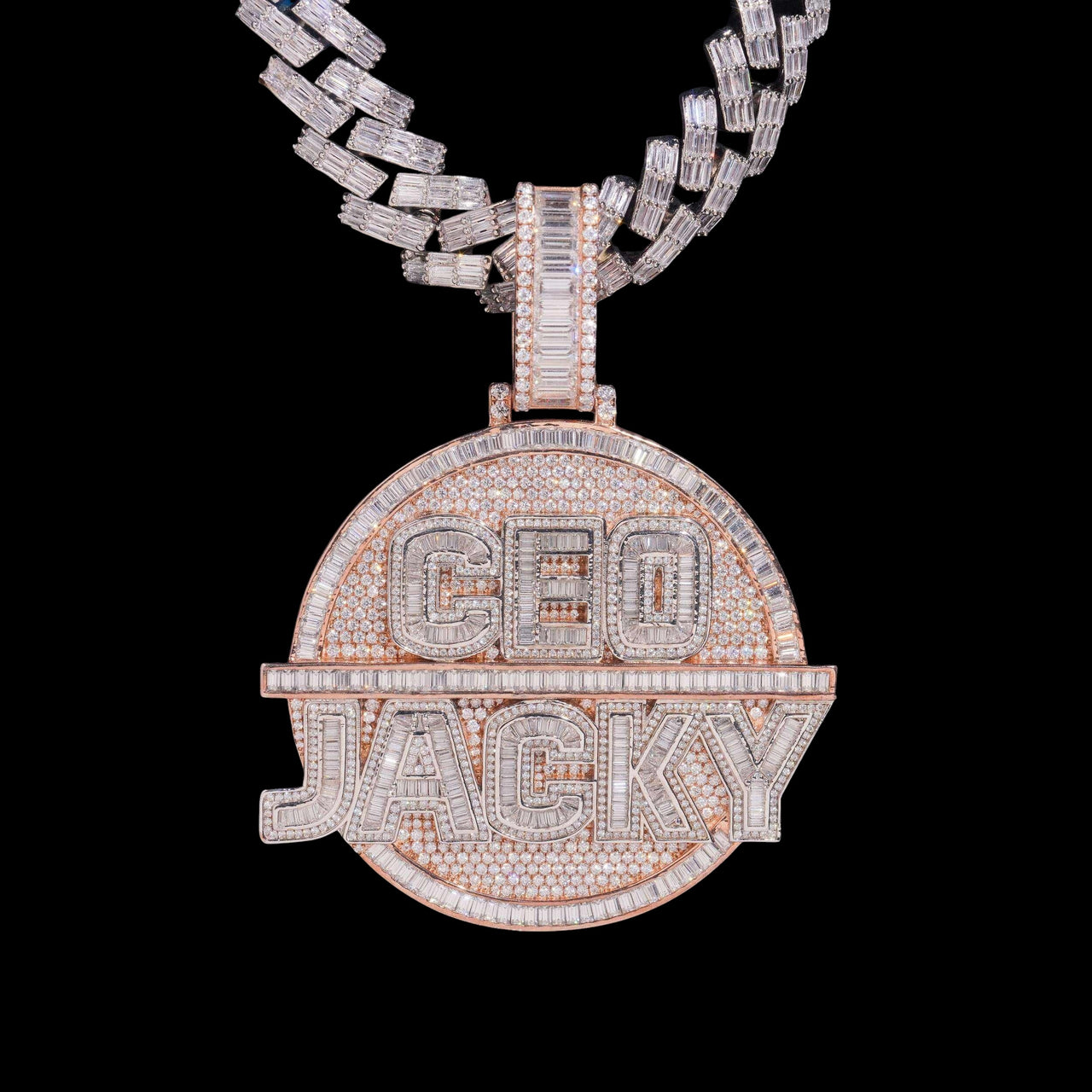 Colgante de Medallón Redondo Personalizado Pesado de 2.5 Pulgadas con Diamante de Laboratorio – Oro de 14k