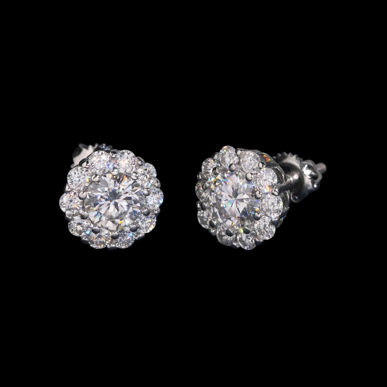 Pendientes de botón redondos de racimo pavé con diamantes creados en laboratorio – oro de 14k
