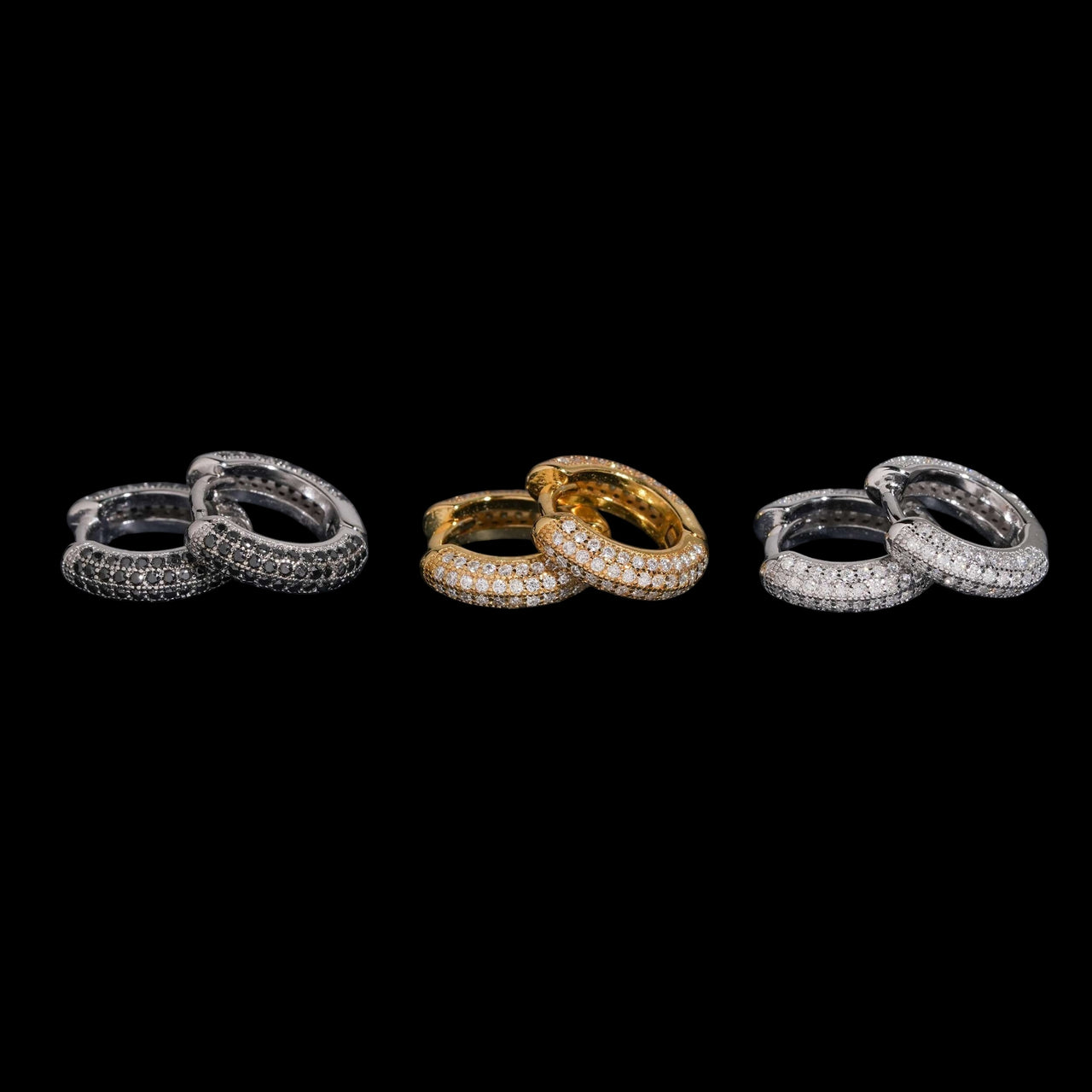 Pendientes de aro Huggie pavé de oro de 14k con diamantes cultivados