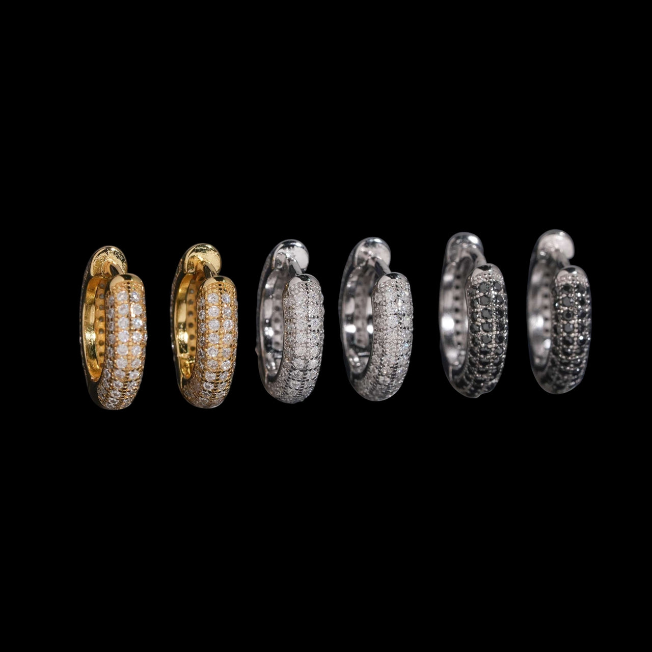 Pendientes de aro Huggie pavé de oro de 14k con diamantes cultivados